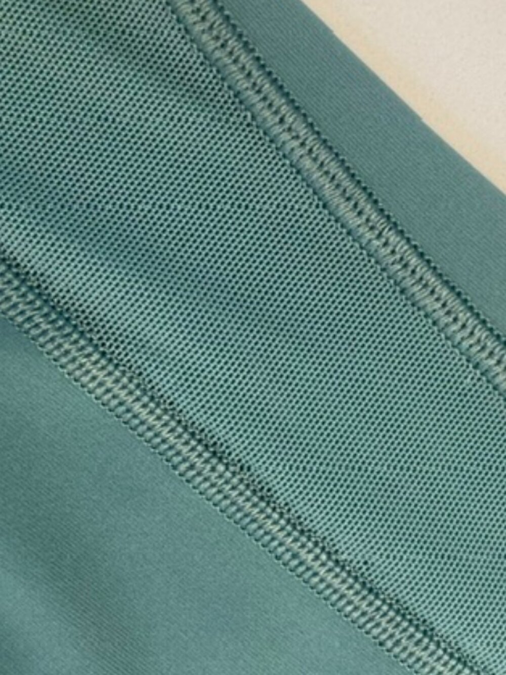 Lululemon Train Times 7/8 Pant With Mesh Calf Inserts. Frosted Pine Size 4. - Picture 4 of 7
